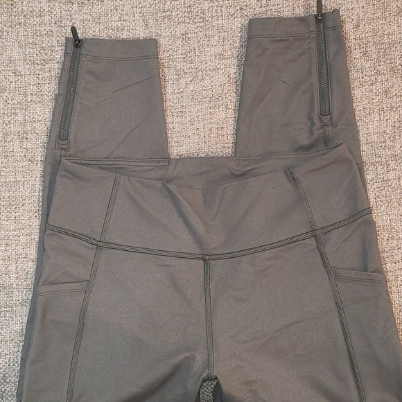 Lululemon yoga pants - Picture 2 of 4